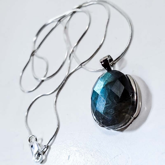 Artisan Faceted Labradorite & Silver Necklace - Picture 3 of 9